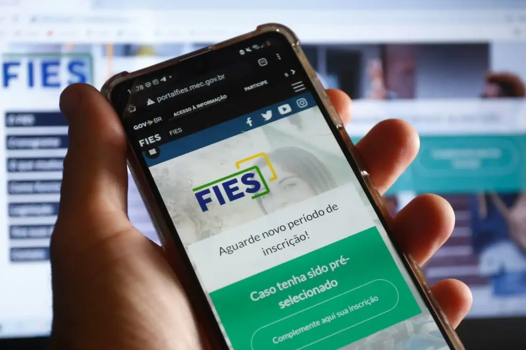 Estudantes aproveitam momento para quitar dvidas no FIES; aproveite estudantes-aproveitam-momento-para-quitar-dvidas-no-fies;-aproveite
