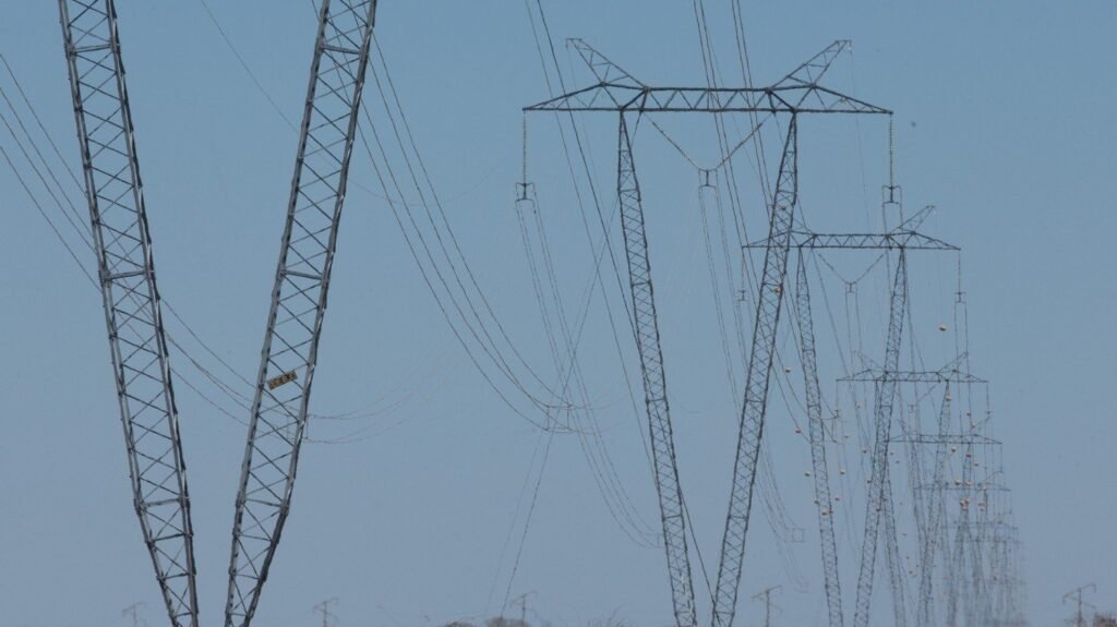 brasileiros-ficaram-9-horas-sem-energia-em-2023;-em-roraima-apages-somaram-38-horas