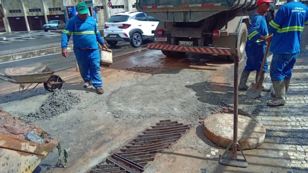 eroso-na-avenida-presidente-itamar-franco-reparada-pela-prefeitura-de-juiz-de-fora