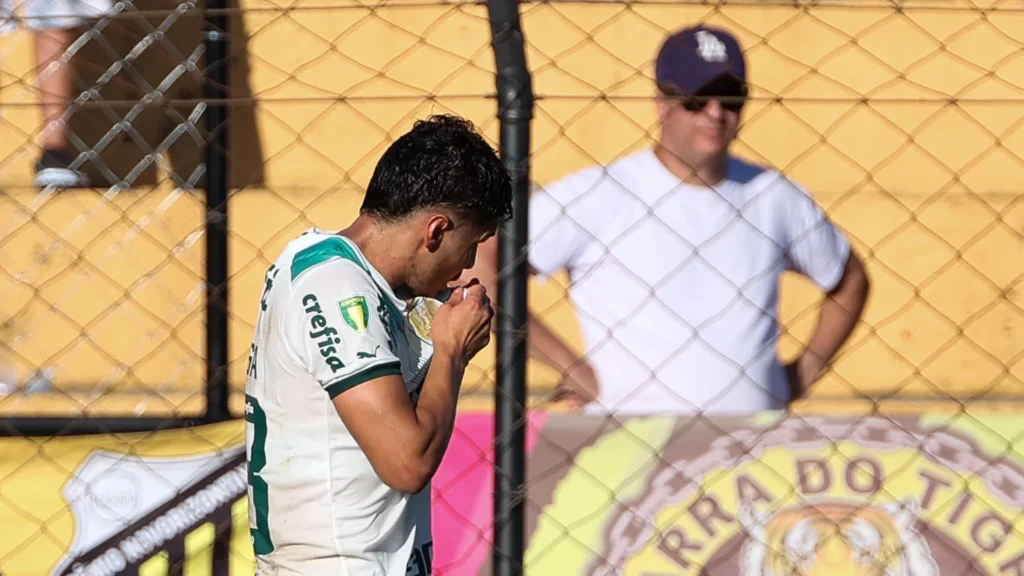 raphael-veiga-celebra-primeiro-gol-da-temporada-e-lamenta-empate-do-palmeiras