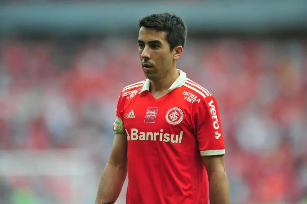 inter-vai-ser-excludo-do-gaucho-aps-escalao-irregular-de-carlos-de-pena?