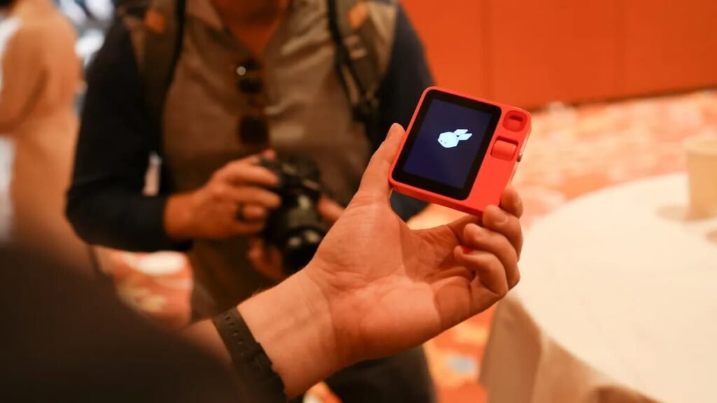Fim dos smartphones? Esta nova IA de bolso promete revolucionar o mercado fim-dos-smartphones?-esta-nova-ia-de-bolso-promete-revolucionar-o-mercado