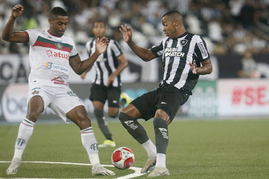 Botafogo sai na frente, vacila no segundo tempo e tropea na Portuguesa botafogo-sai-na-frente,-vacila-no-segundo-tempo-e-tropea-na-portuguesa