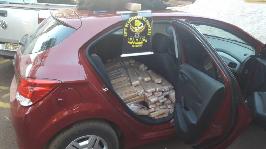 Traficante abandona carro com 403 quilos de maconha em rodovia de MS traficante-abandona-carro-com-403-quilos-de-maconha-em-rodovia-de-ms