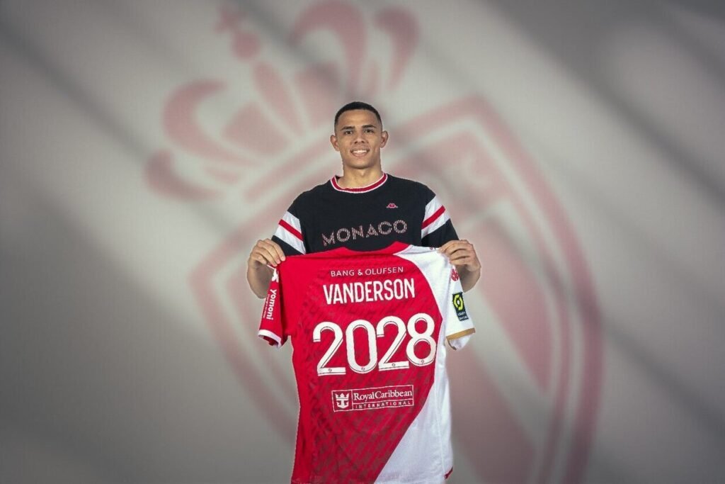 monaco-renova-com-lateral-brasileiro-at-2028