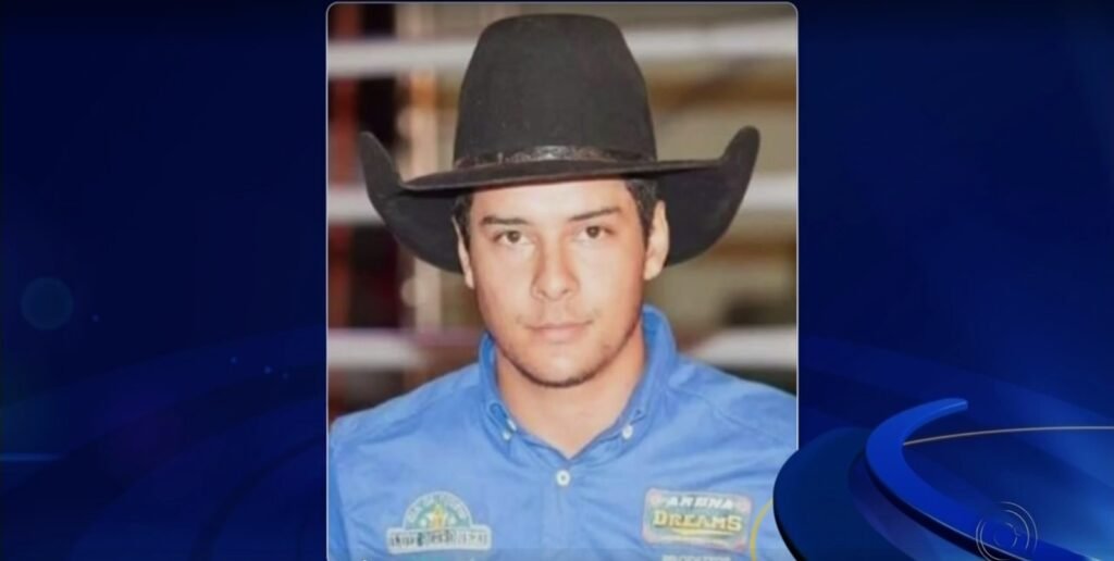 Peo pisoteado por touro em rodeio morreu aps parada cardiorrespiratria, diz bombeiro peo-pisoteado-por-touro-em-rodeio-morreu-aps-parada-cardiorrespiratria,-diz-bombeiro