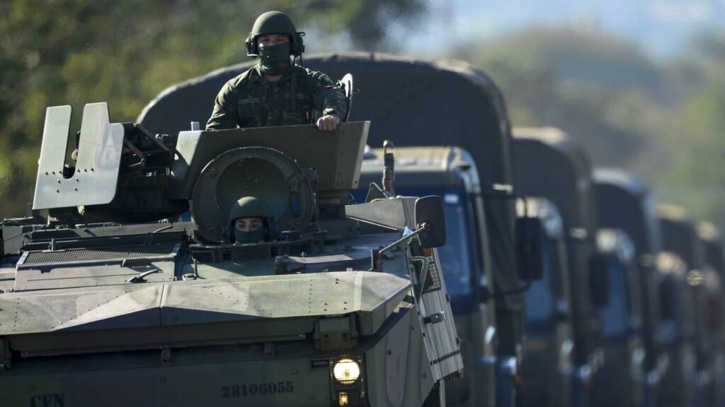 Exrcito finaliza envio de blindados a Roraima e refora segurana na fronteira com Venezuela e Guiana exrcito-finaliza-envio-de-blindados-a-roraima-e-refora-segurana-na-fronteira-com-venezuela-e-guiana