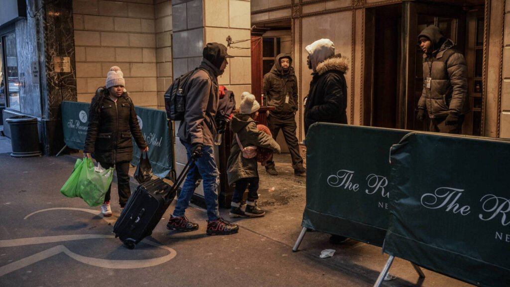 em-nova-york,-famlias-se-unem-para-acolher-imigrantes-despejados