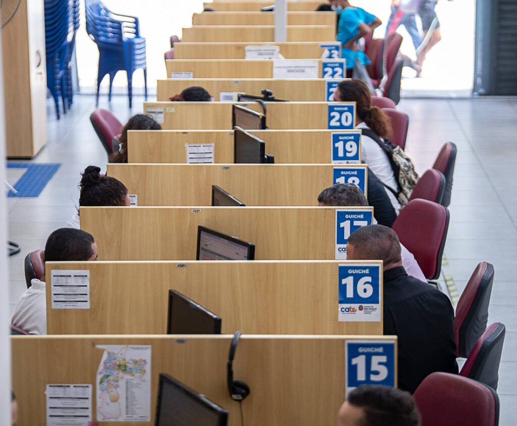 vaga-de-auxiliar-administrativo-tem-salrio-de-r$-2.500;-veja-mais