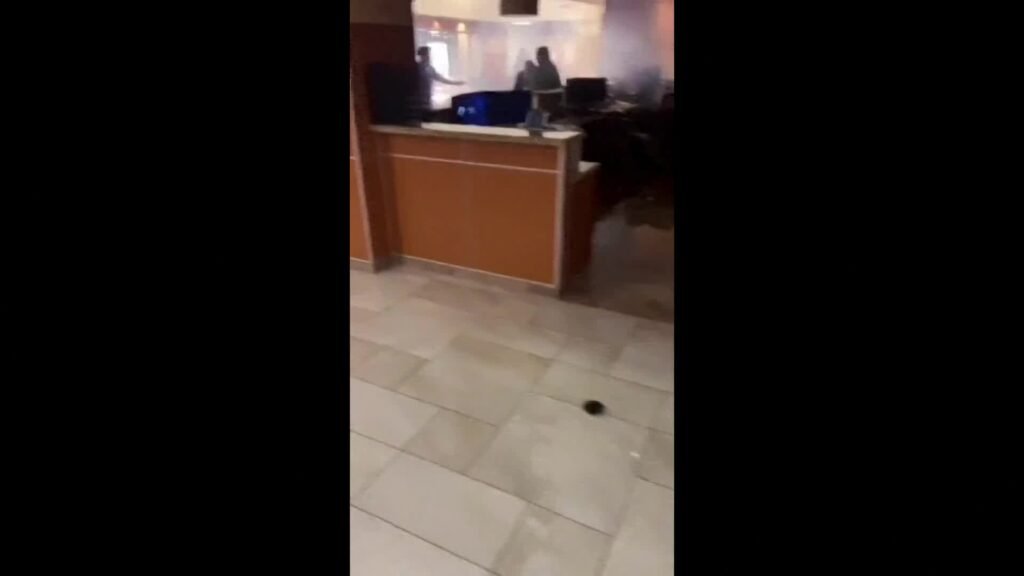 carro-desgovernado-invade-emergncia-de-hospital-nos-eua