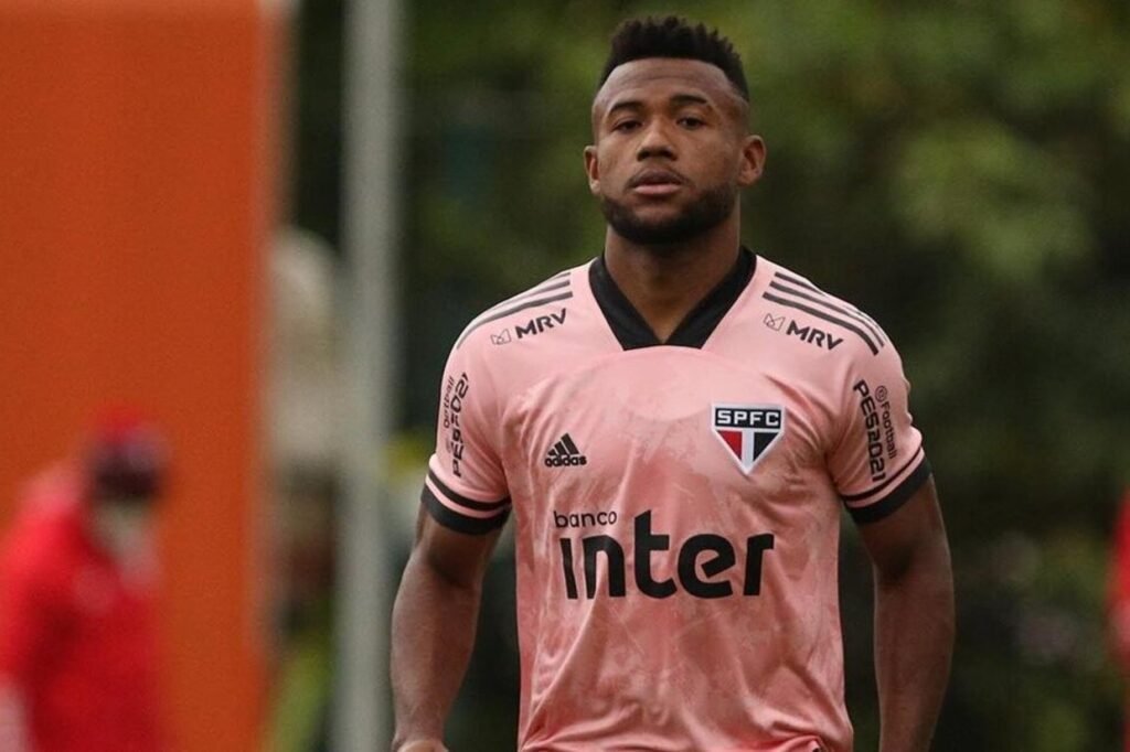 cricima-se-acerta-com-o-so-paulo-por-luan