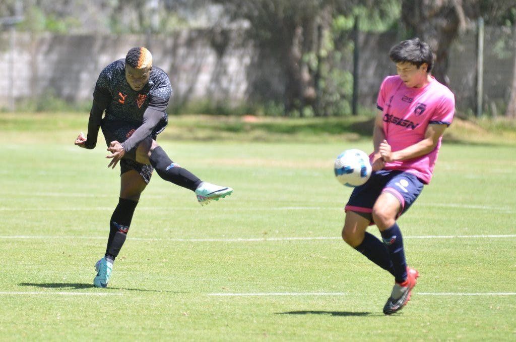 Atacante da LDU faz elogios ao Fluminense: Rival forte e que tem muita experincia atacante-da-ldu-faz-elogios-ao-fluminense:-rival-forte-e-que-tem-muita-experincia