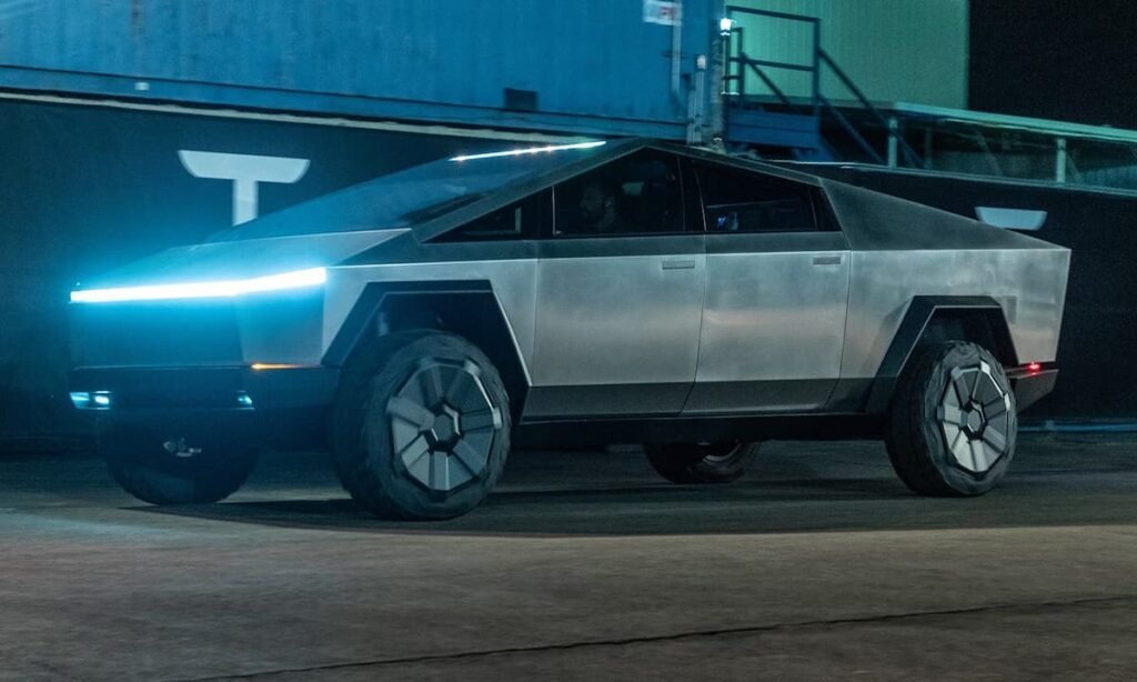 Motoristas da Tesla Cybertruck relatam ferrugem na picape motoristas-da-tesla-cybertruck-relatam-ferrugem-na-picape