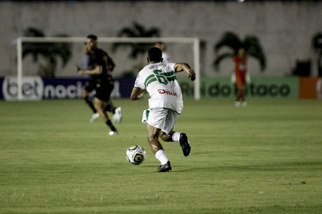 nos-acrscimos,-altos-vira-sobre-botafogo,-na-paraba,-e-entra-no-g4-da-copa-do-nordeste