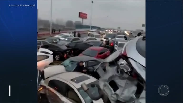 Minuto JR Mundo : inverno rigoroso na China causa engavetamento entre quase 100 carros minuto-jr-mundo-:-inverno-rigoroso-na-china-causa-engavetamento-entre-quase-100-carros