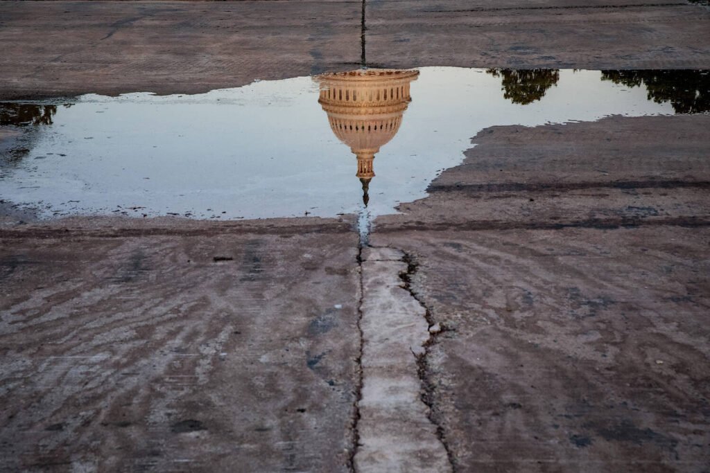 pesquisas-mostram-que-muitos-nos-eua-acreditam-que-a-economia-um-jogo-de-cartas-marcadas