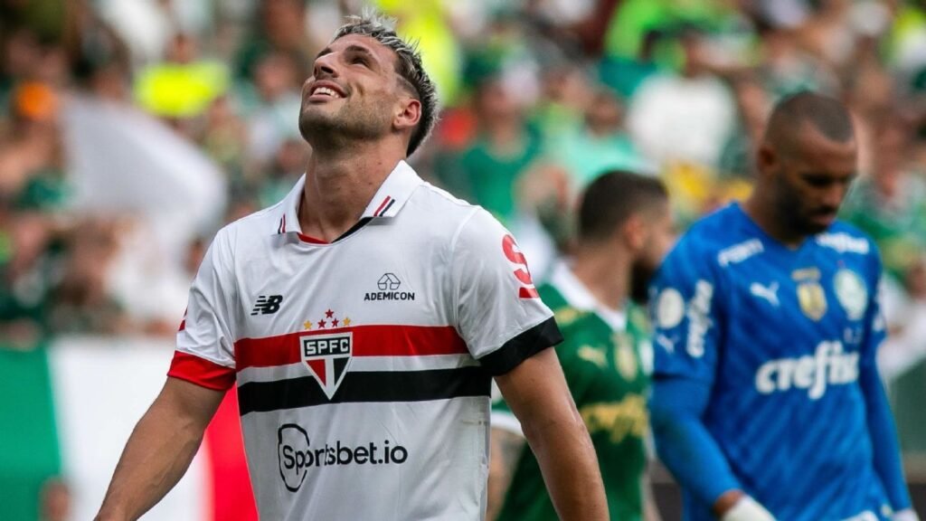 so-paulo-contrata-substituto-de-calleri-antes-do-clssico-com-o-palmeiras