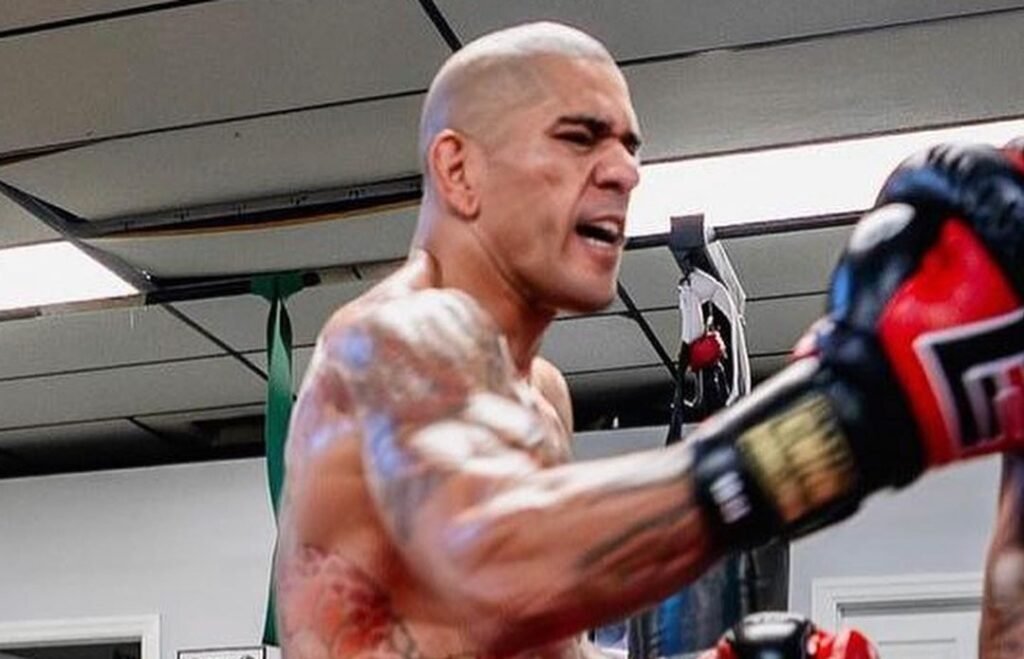 poatan-leva-chamada-de-glover-aps-destruir-saco-de-pancadas:-pra-que-essa-grosseria-toda?