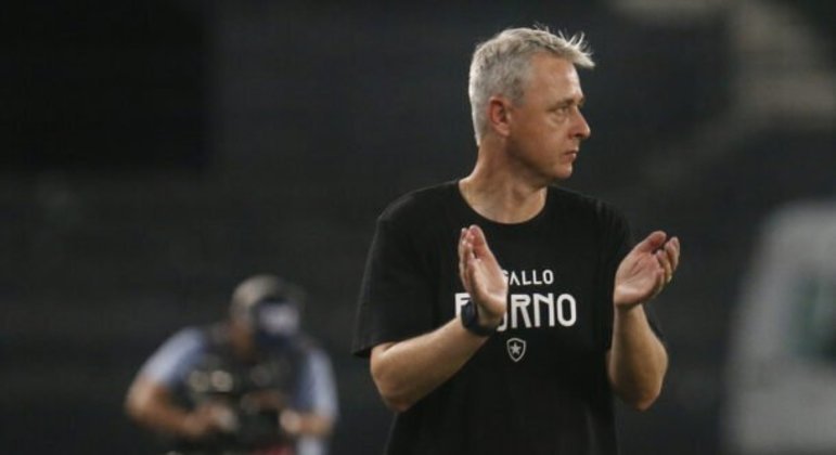 Conmebol multa Botafogo por expulso de Tiago Nunes conmebol-multa-botafogo-por-expulso-de-tiago-nunes