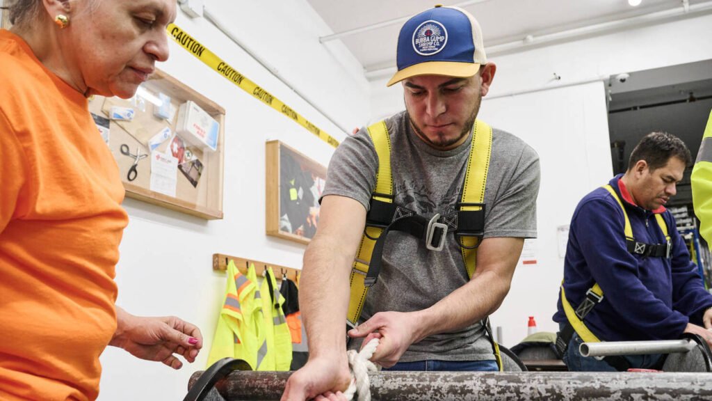 Os imigrantes so teis para a economia, mas tm muita dificuldade para trabalhar os-imigrantes-so-teis-para-a-economia,-mas-tm-muita-dificuldade-para-trabalhar