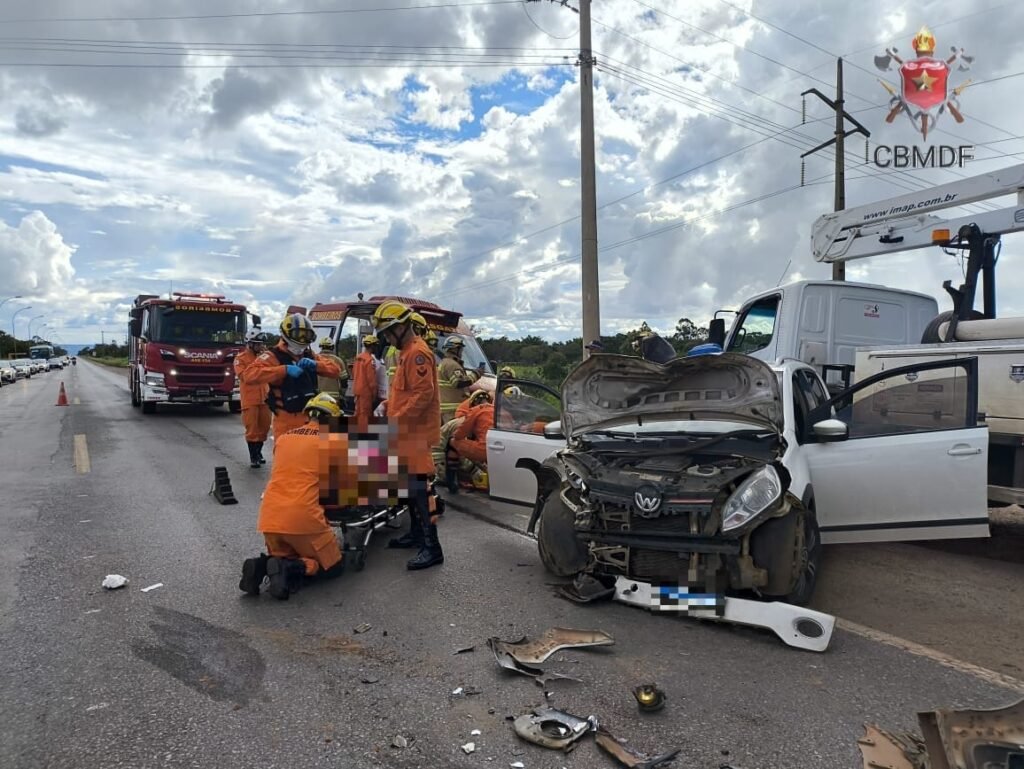 acidente-entre-caminho-e-carro-de-passeio,-acaba-em-quatro-vtimas-transportadas-ao-hospital-de-planaltina-df