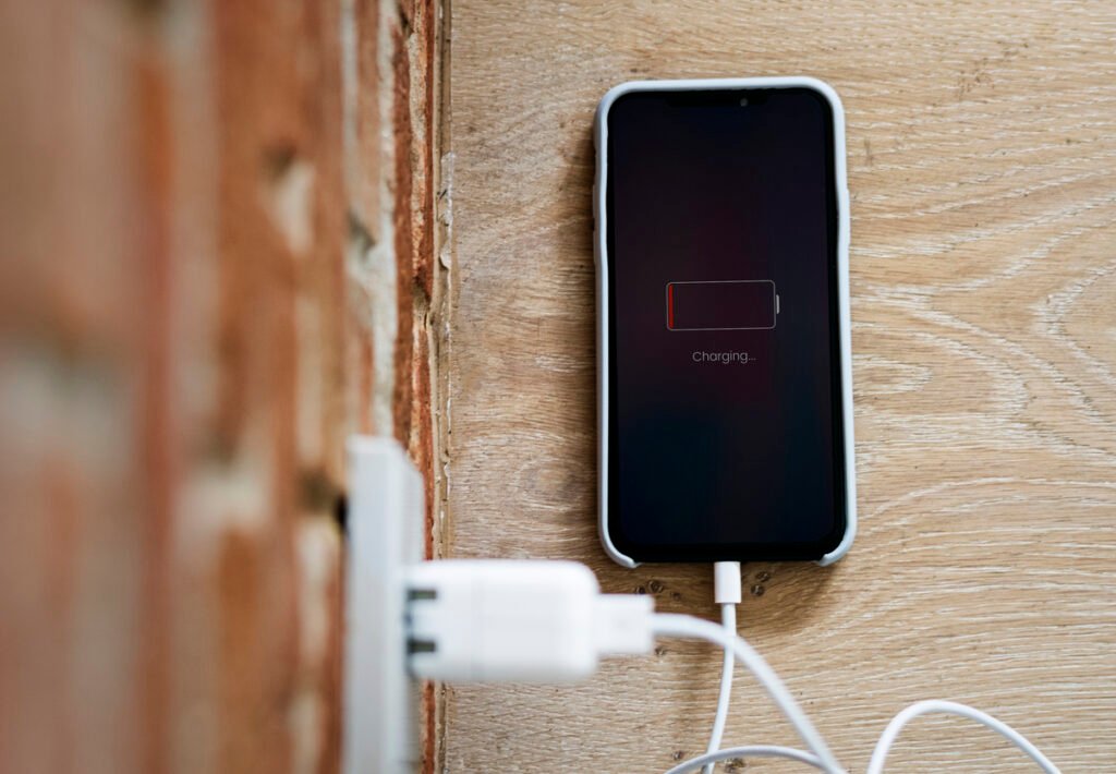 ALERTA: precaues que voc deve ter durante o carregamento do celular alerta:-precaues-que-voc-deve-ter-durante-o-carregamento-do-celular