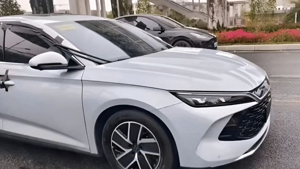 se-cuida,-corolla:-byd-prepara-sed-hbrido-com-maior-autonomia