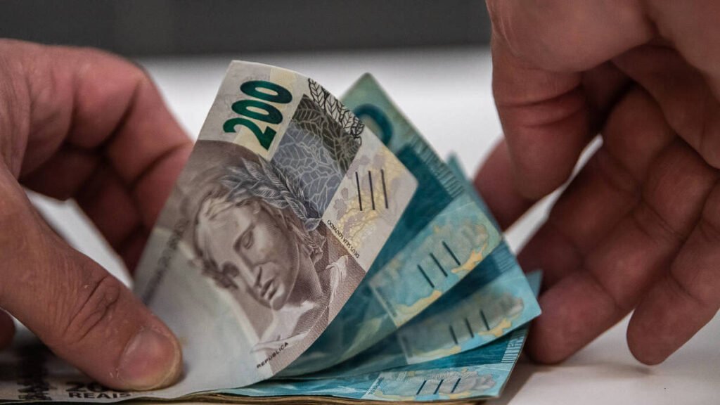 banco-central-corta-juros-pela-sexta-vez-seguida,-e-taxa-selic-vai-a-10,75%-ao-ano