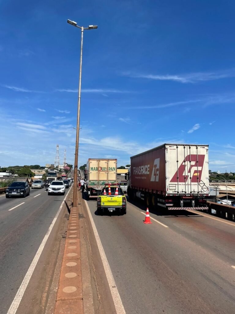 engavetamento-envolvendo-veculos-na-avenida-cardeal-eugnio-pacelli-em-contagem