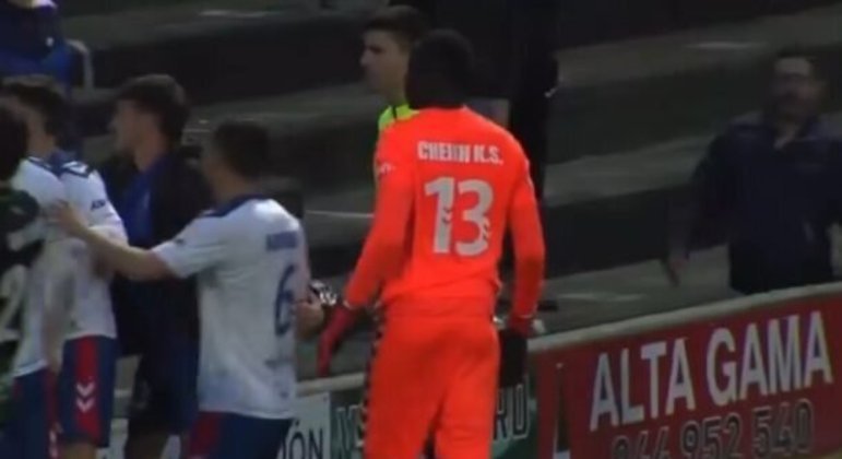 Goleiro vtima de racismo agradece apoio de Vini Jr goleiro-vtima-de-racismo-agradece-apoio-de-vini-jr