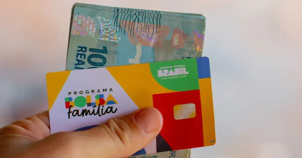 bolsa-famlia-abril:-voucher-de-r$-102-ficar-disponvel-at-(30/04);-veja-como-resgatar