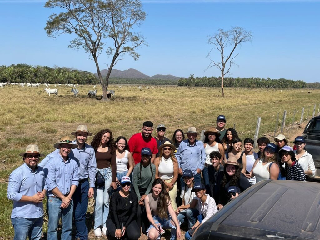Alunos de Jornalismo e Publicidade e Propaganda participaram da Pecuária em Pauta- edição campo.