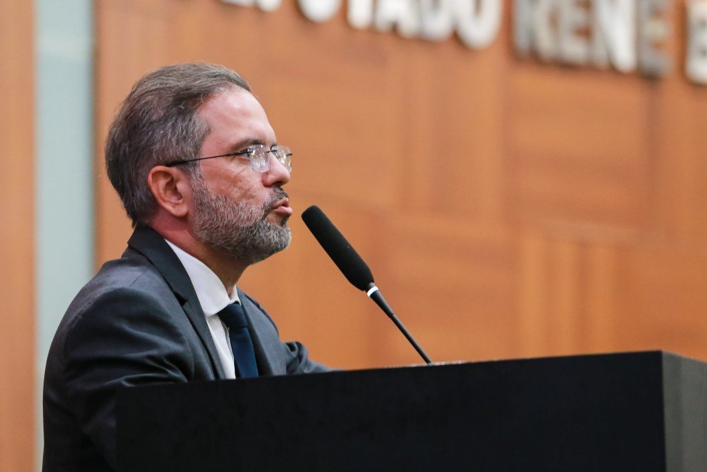 Deputado propõe responsabilizar alunos e pais por vandalismo em escolas públicas de Mato Grosso