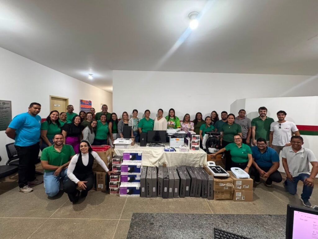 Prefeitura entrega 14 novos computadores para fortalecer atendimento na rede municipal de saúde