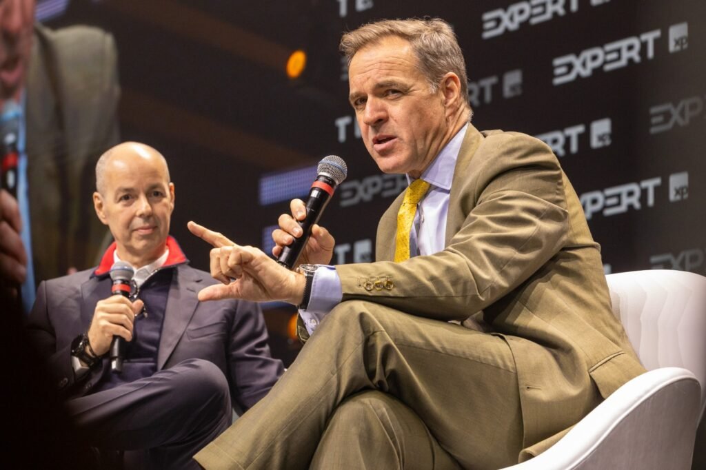 Rivalidade entre EUA e China definirá a nova ordem global nas próximas décadas, diz Niall Ferguson