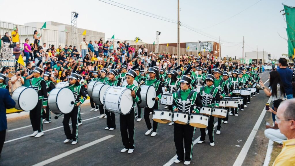 Primavera do Leste reúne milhares de pessoas no desfile cívico de 7 de Setembro