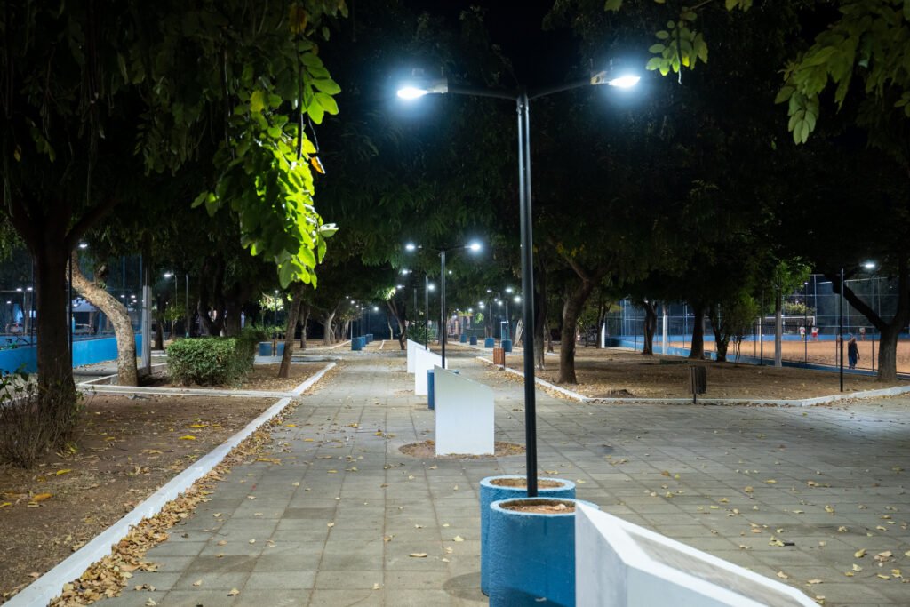Praças e áreas de lazer de Rondonópolis recebem ação da Prefeitura com foco na iluminação pública