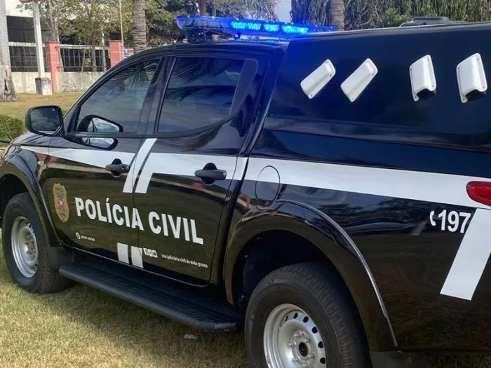 Polícia Civil cumpre mandados contra integrantes de facções rivais em investigação de homicídios e tráfico de drogas