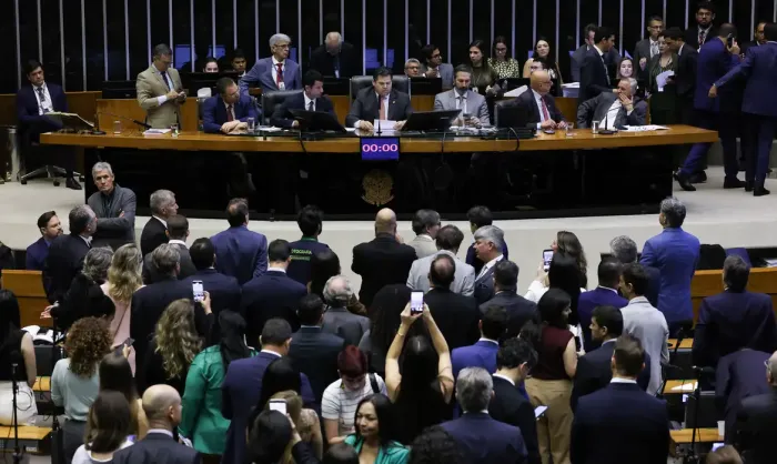 Alcolumbre marca votação da PEC pelo fim da 6×1 para quarta-feira